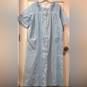 Vermont Country Store Blue White Striped Embroidered Seersucker Robe HouseCoat M
